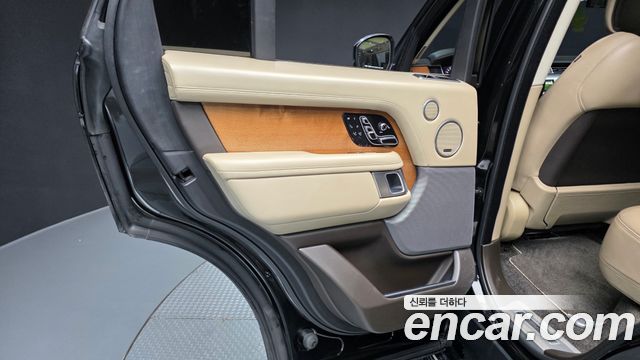 Land Rover Range Rover 2018 — photo 15