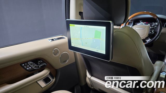 Land Rover Range Rover 2018 — photo 35