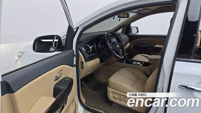 Kia Canival 2017 — photo 13