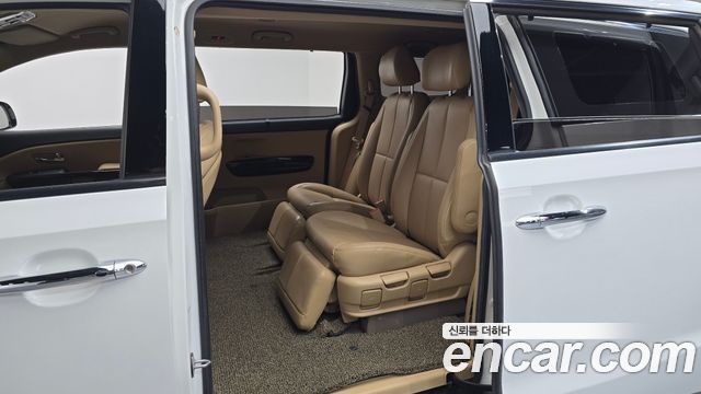 Kia Canival 2017 — photo 17