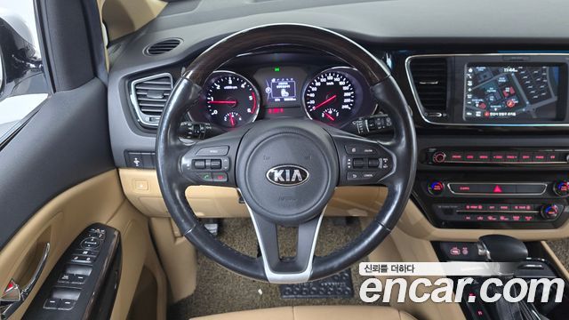 Kia Canival 2017 — photo 19