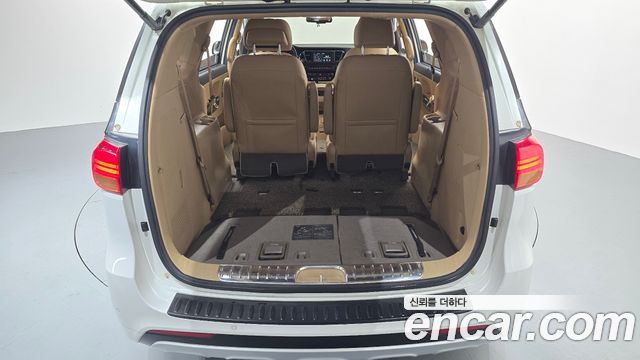 Kia Canival 2017 — photo 23