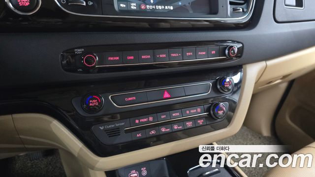 Kia Canival 2017 — photo 24