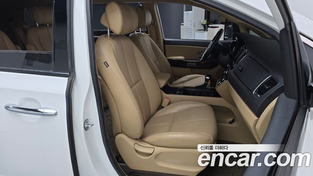 Kia Canival 2017 — photo 16