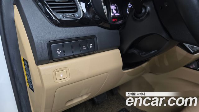 Kia Canival 2017 — photo 27