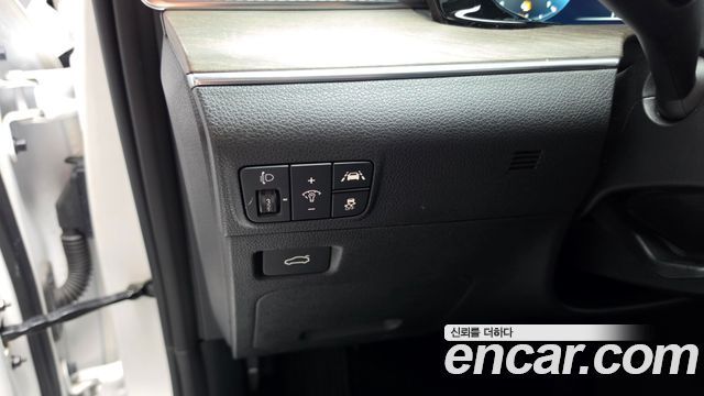Kia K5 2023 — photo 35