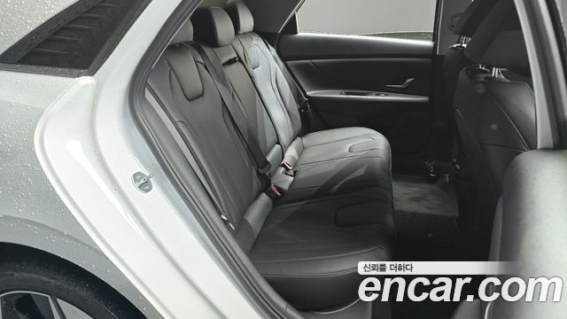 Hyundai AVANTE 2021 — photo 11