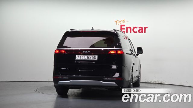 Kia Canival 2023 — photo 4