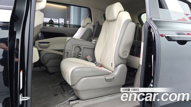 Kia Canival 2023 — photo 17