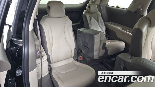 Kia Canival 2023 — photo 18