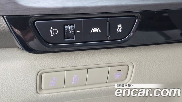 Kia Canival 2023 — photo 28