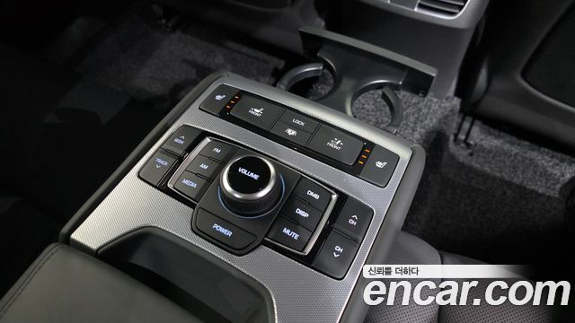 Genesis G80 2019 — photo 25