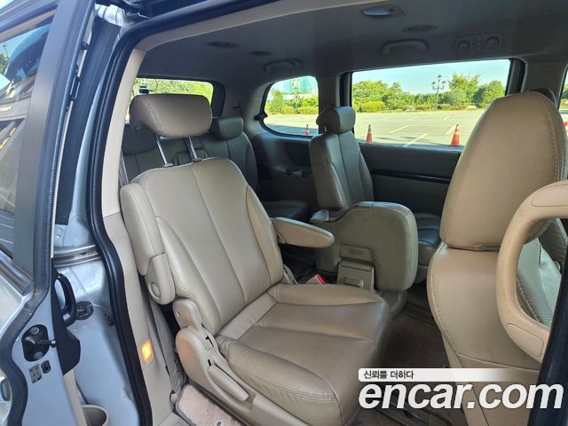 Kia Canival 2008 — photo 17