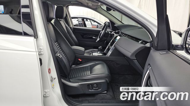 Land Rover Discovery Sport 2020 — photo 17
