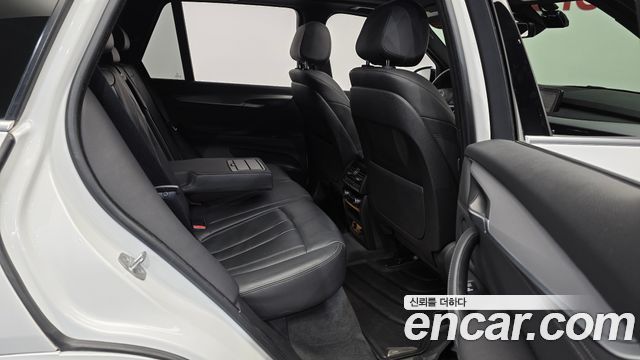 BMW X5 2018 — photo 18