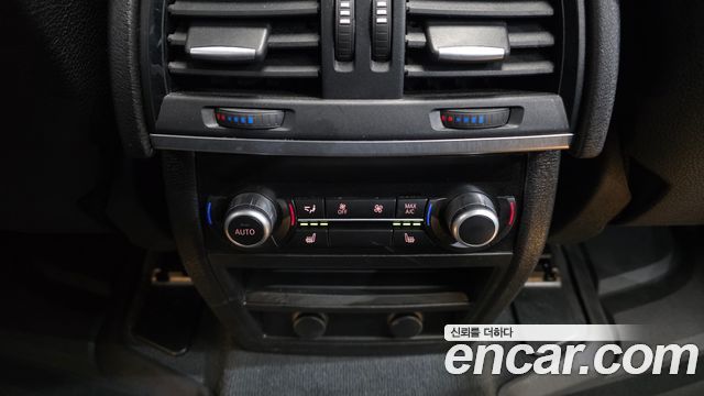 BMW X5 2018 — photo 24