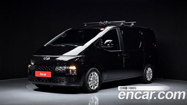 Hyundai Staria 2023 — photo 1
