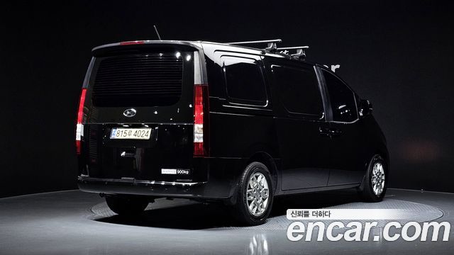 Hyundai Staria 2023 — photo 2