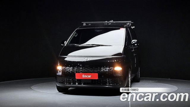 Hyundai Staria 2023 — photo 3