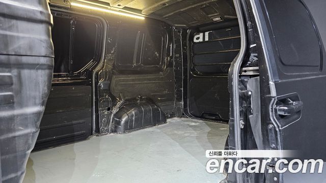 Hyundai Staria 2023 — photo 17