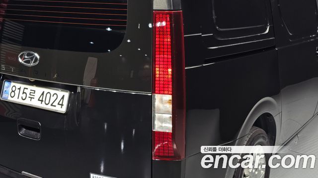 Hyundai Staria 2023 — photo 9