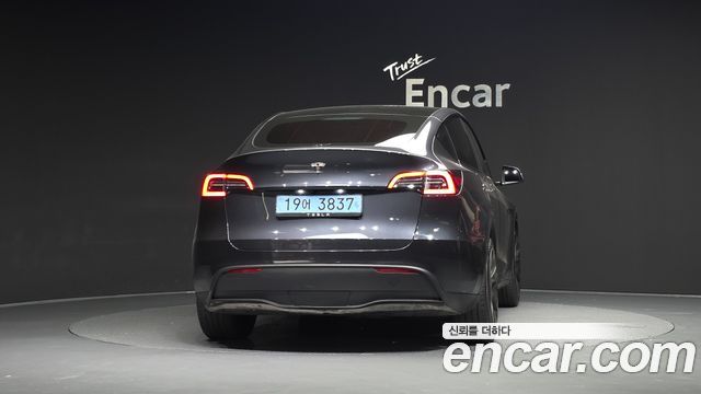 Tesla Model Y 2025 — photo 4