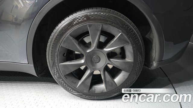 Tesla Model Y 2025 — photo 5