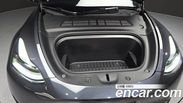 Tesla Model Y 2025 — photo 6