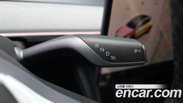 Tesla Model Y 2025 — photo 9