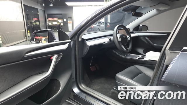 Tesla Model Y 2025 — photo 10