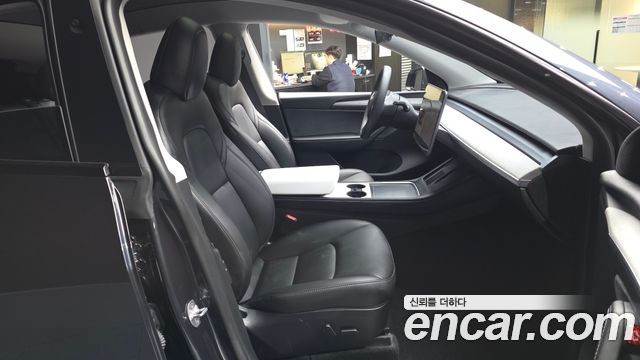 Tesla Model Y 2025 — photo 11