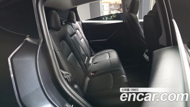 Tesla Model Y 2025 — photo 12