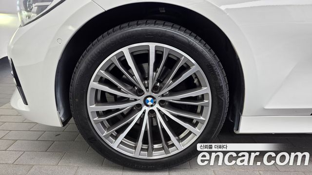 BMW 3-Series 2021 — photo 5