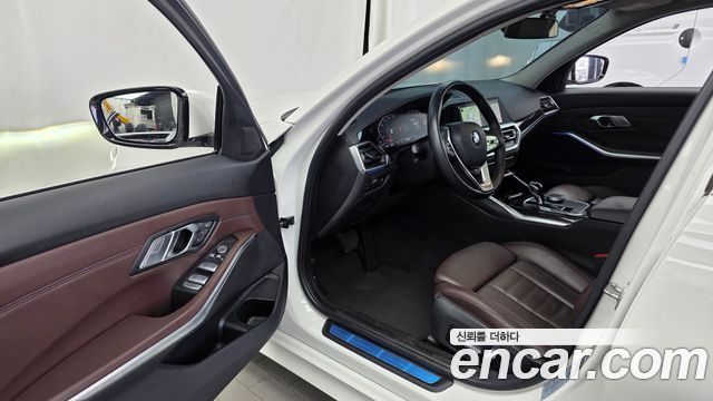 BMW 3-Series 2021 — photo 13