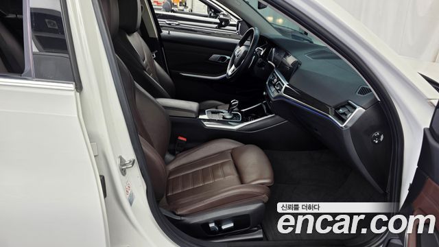 BMW 3-Series 2021 — photo 17