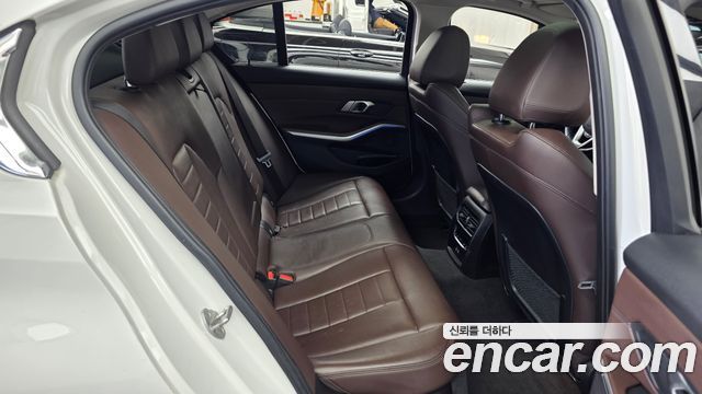 BMW 3-Series 2021 — photo 18
