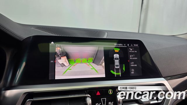BMW 3-Series 2021 — photo 21