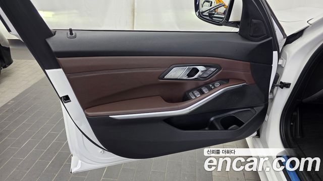 BMW 3-Series 2021 — photo 14