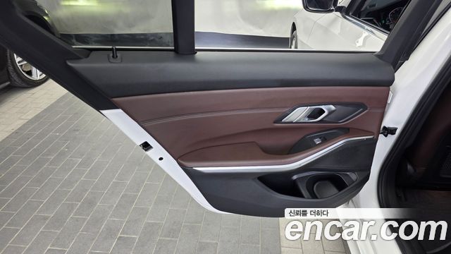 BMW 3-Series 2021 — photo 15