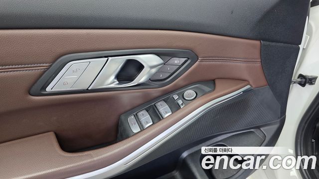 BMW 3-Series 2021 — photo 27