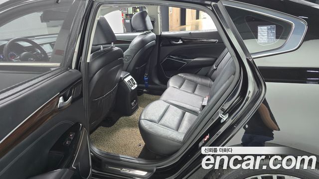 Kia K7 2018 — photo 11