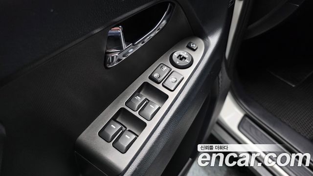Kia Sportage 2012 — photo 32