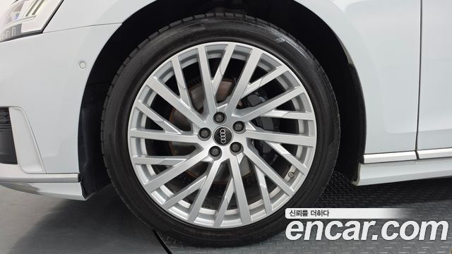 Audi A8 2021 — photo 5