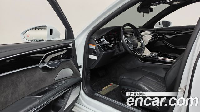 Audi A8 2021 — photo 13