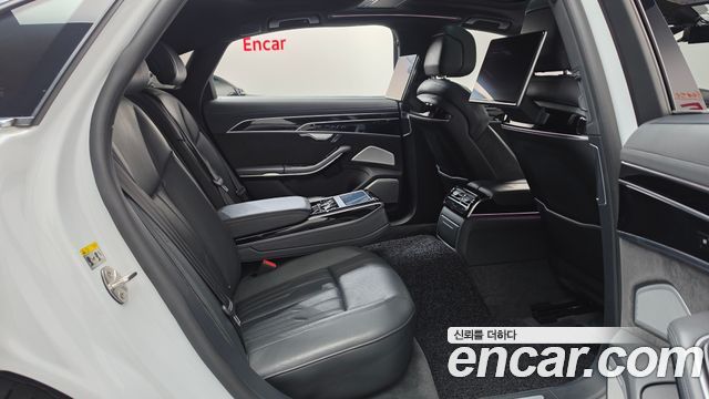 Audi A8 2021 — photo 17