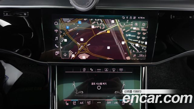 Audi A8 2021 — photo 18