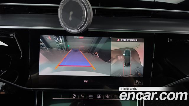 Audi A8 2021 — photo 20