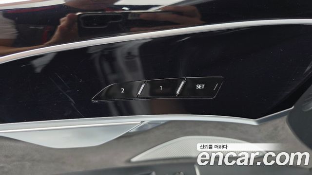 Audi A8 2021 — photo 24