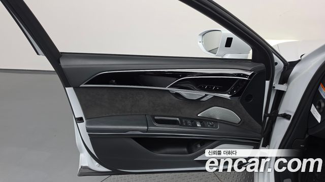 Audi A8 2021 — photo 14