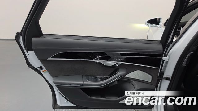 Audi A8 2021 — photo 15